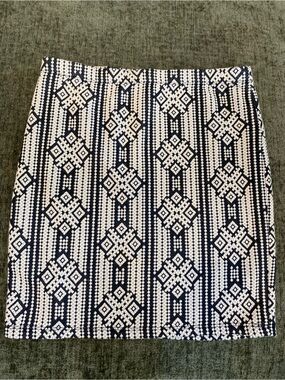 Forever 21 black and off White Geometric mini Skirt